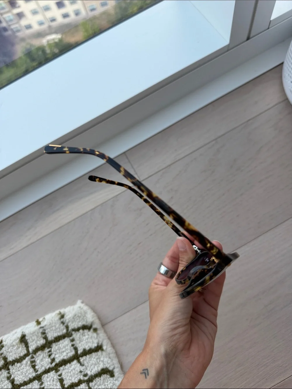 KREWE Tortoiseshell Round Sunglasses with Gold Bridge and Dark Lenses